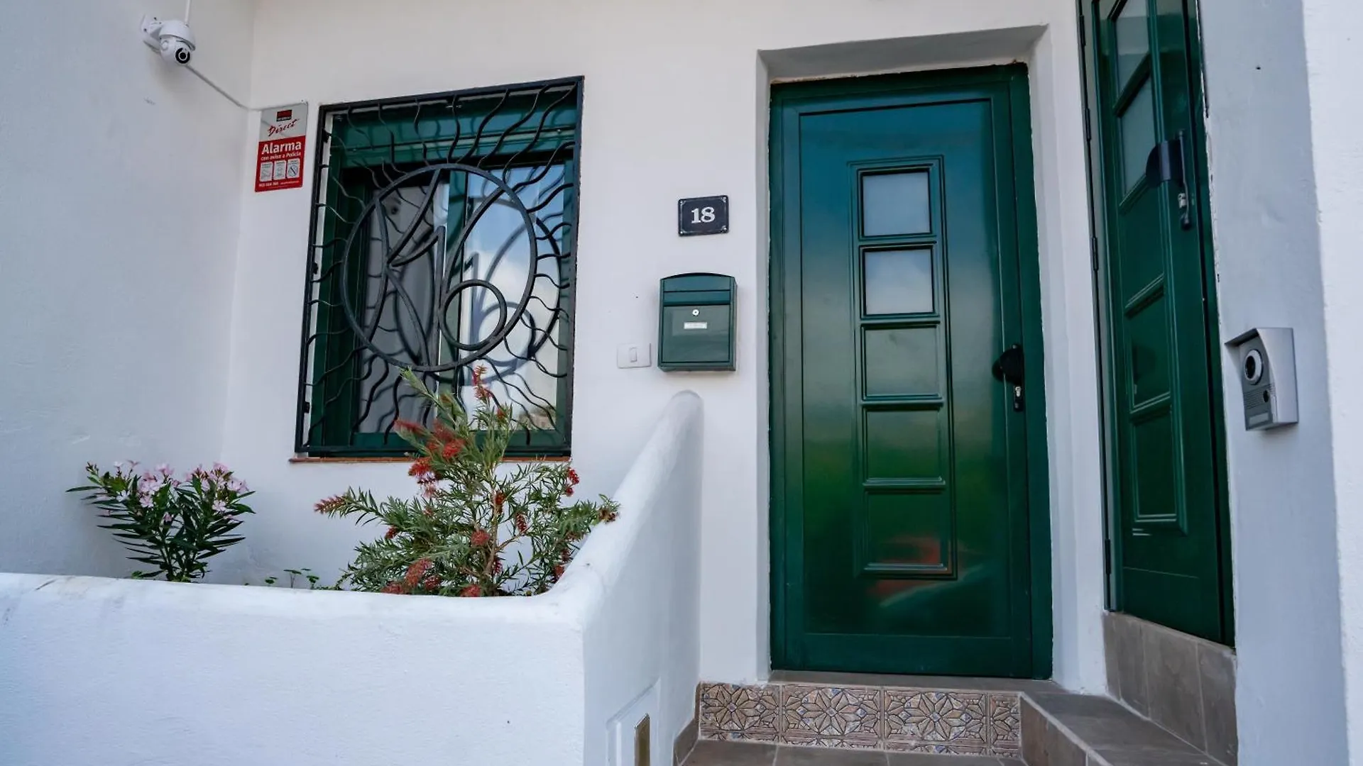 Konukevi Casa Julio - Alcala Complete Coastal Retreat - Entire Apartment - 3 Min Walk From The Ocean - Shared Entrance With Host