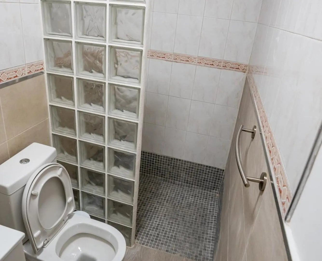 Casa Julio - Alcala Complete Coastal Retreat - Entire Apartment - 3 Min Walk From The Ocean - Shared Entrance With Host 0*, Alcalá la Real İspanya