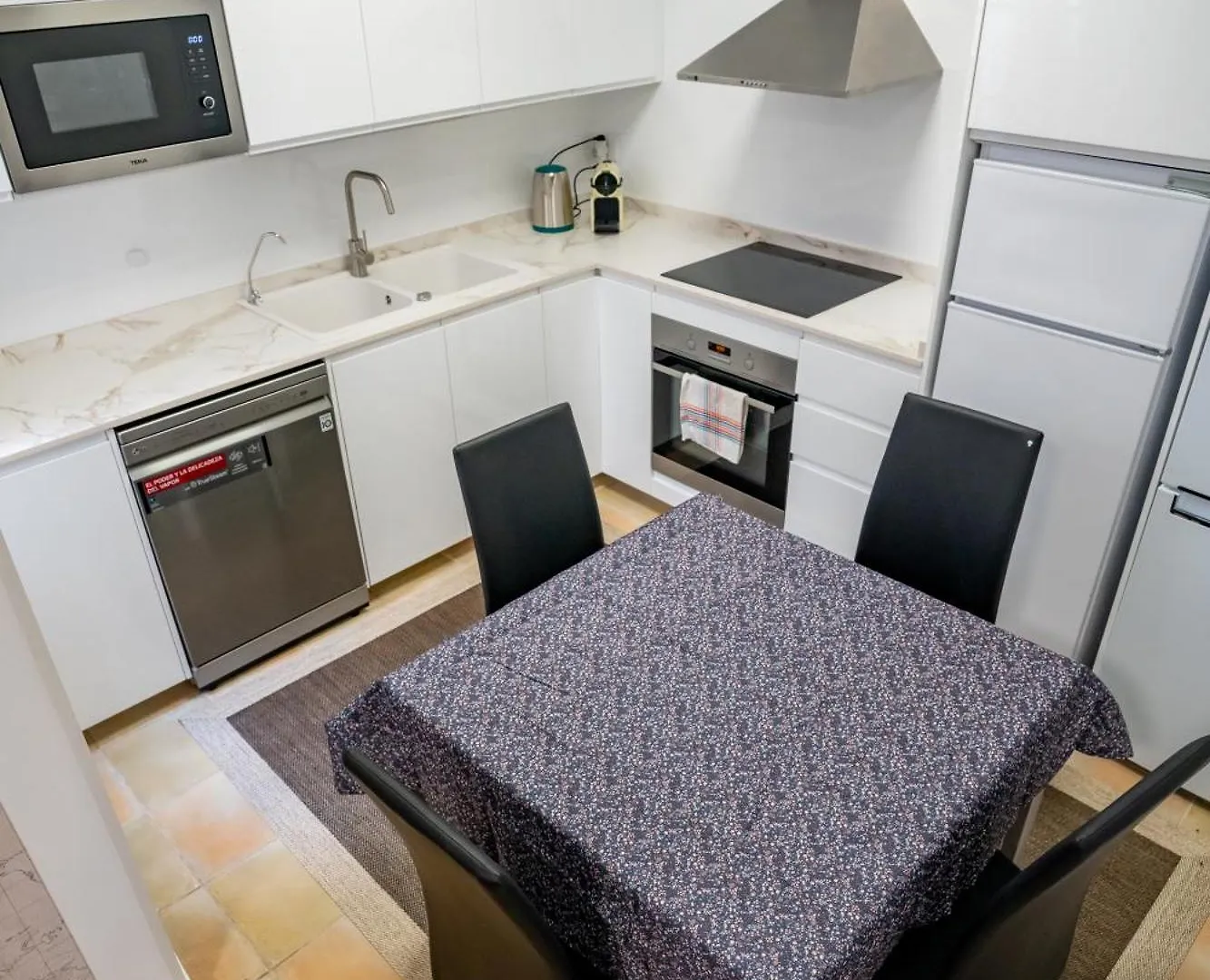 Casa Julio - Alcala Complete Coastal Retreat - Entire Apartment - 3 Min Walk From The Ocean - Shared Entrance With Host Alcalá la Real