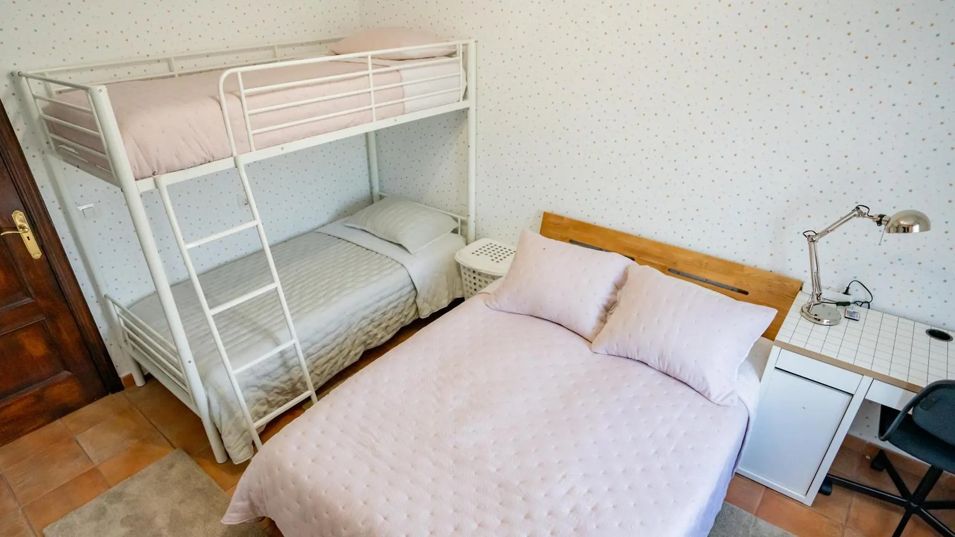 Konukevi Casa Julio - Alcala Complete Coastal Retreat - Entire Apartment - 3 Min Walk From The Ocean - Shared Entrance With Host