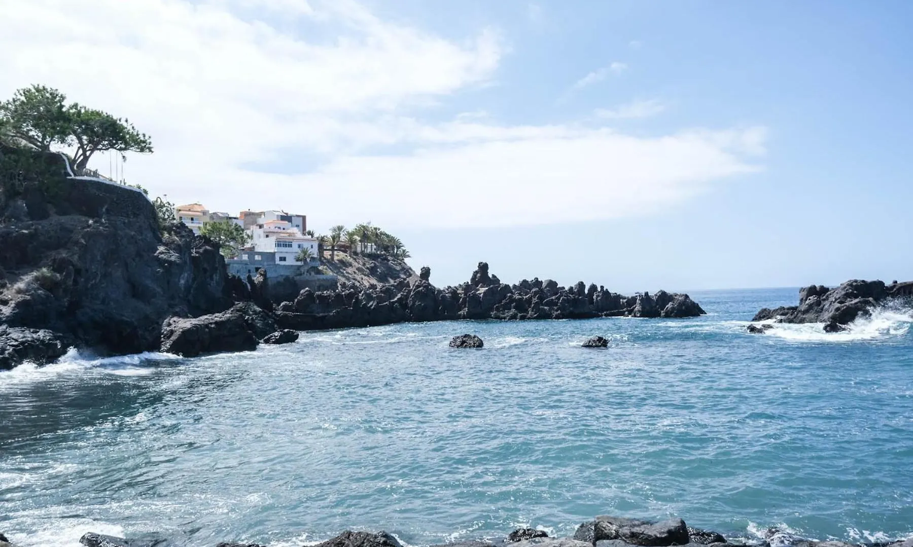Casa Julio - Alcala Complete Coastal Retreat - Entire Apartment - 3 Min Walk From The Ocean - Shared Entrance With Host