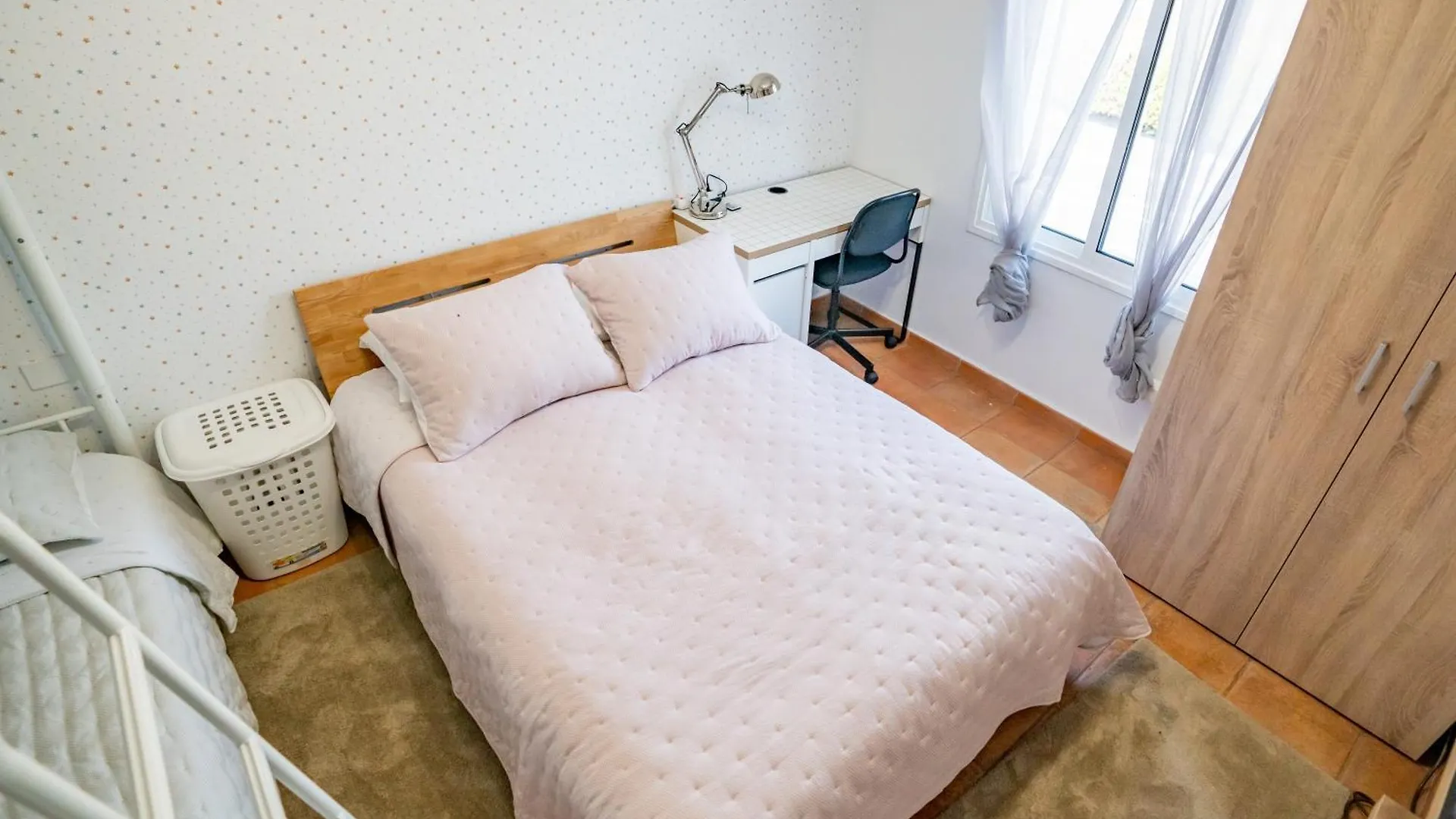 Gasthuis Casa Julio - Alcala Complete Coastal Retreat - Entire Apartment - 3 Min Walk From The Ocean - Shared Entrance With Host Spanje