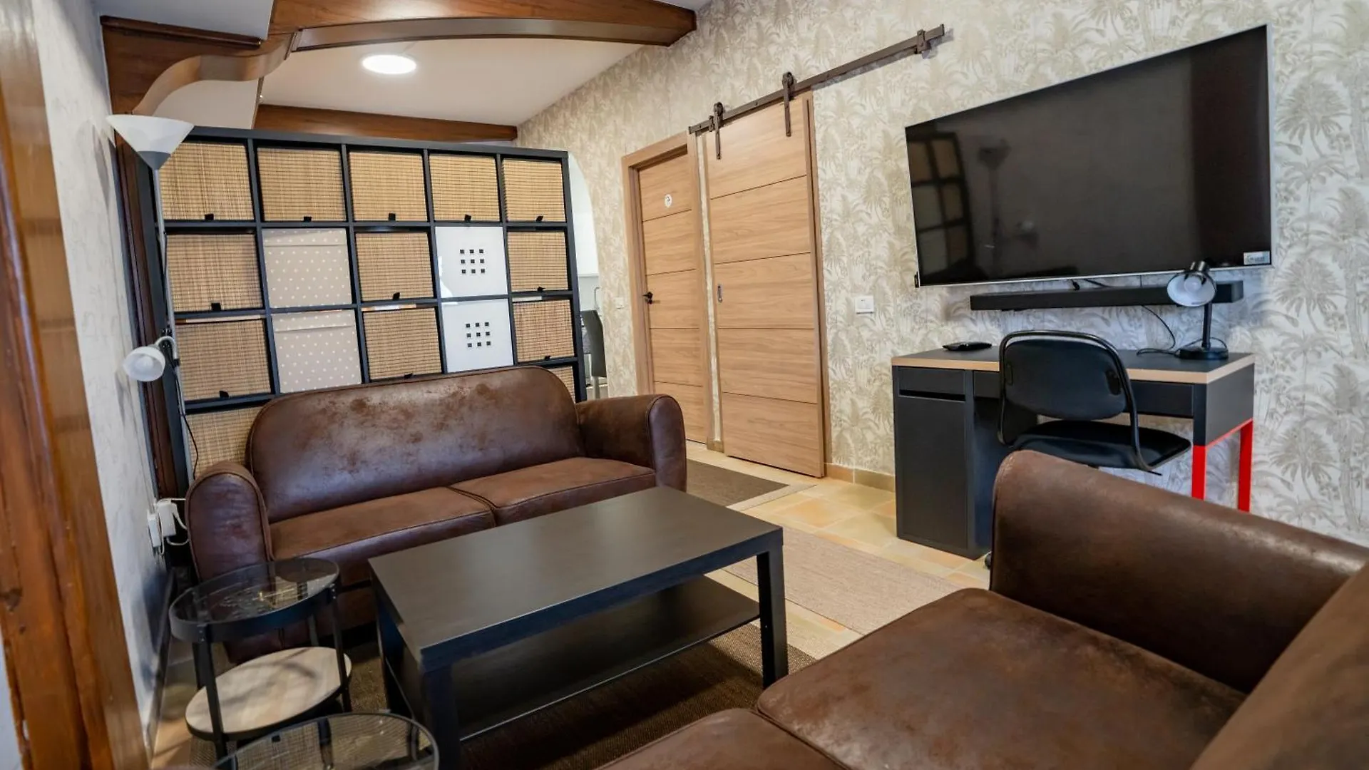 Gasthuis Casa Julio - Alcala Complete Coastal Retreat - Entire Apartment - 3 Min Walk From The Ocean - Shared Entrance With Host
