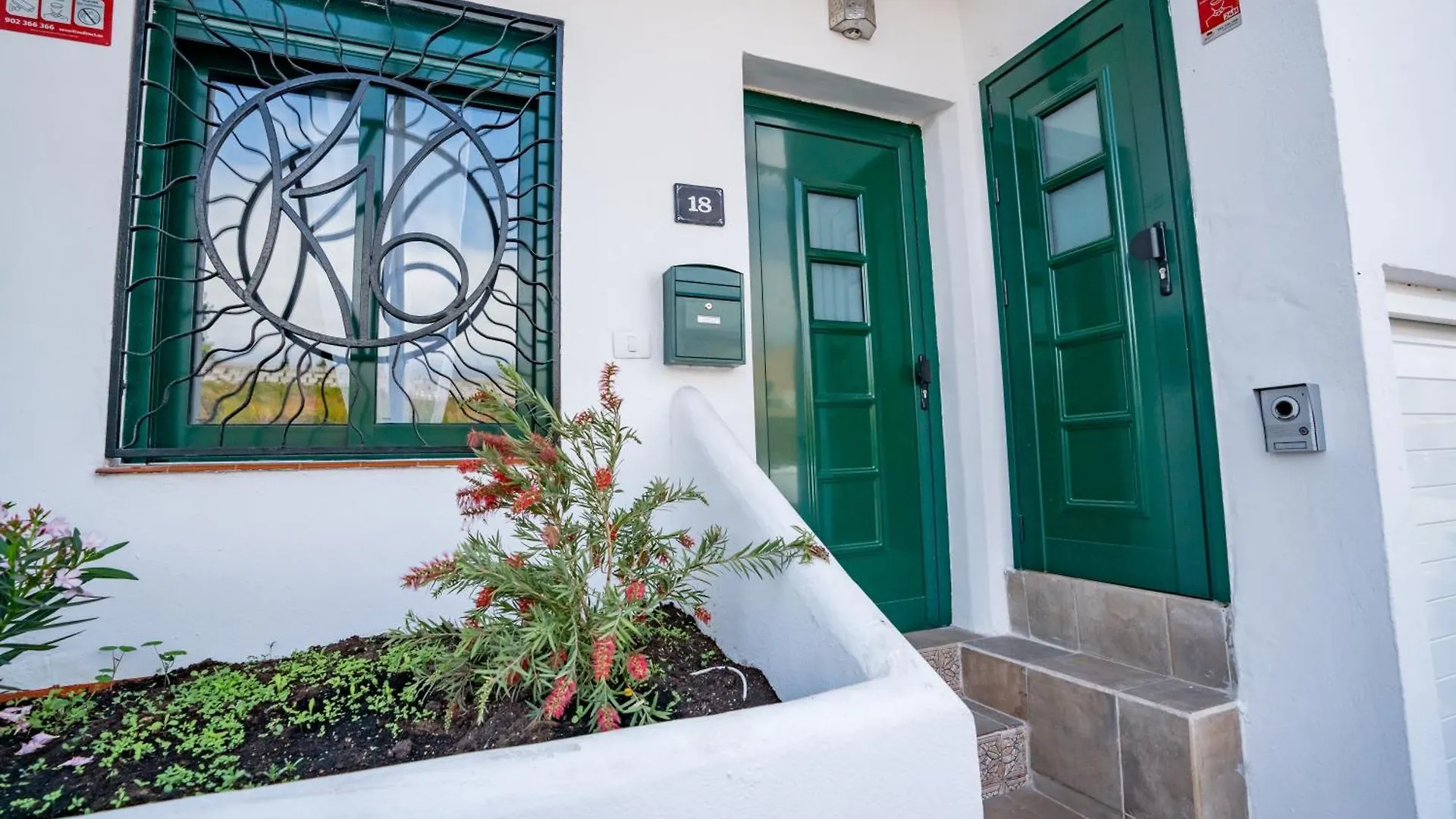 Gasthuis Casa Julio - Alcala Complete Coastal Retreat - Entire Apartment - 3 Min Walk From The Ocean - Shared Entrance With Host