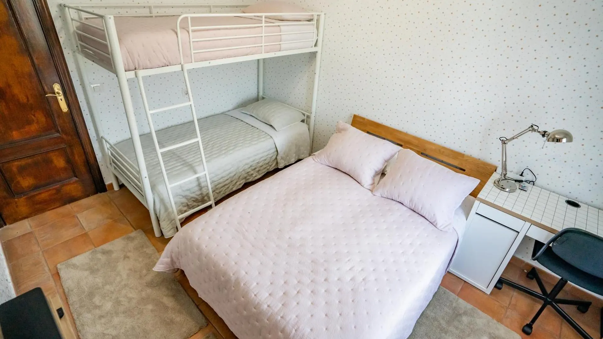 Casa Julio - Alcala Complete Coastal Retreat - Entire Apartment - 3 Min Walk From The Ocean - Shared Entrance With Host Gasthuis Alcalá la Real