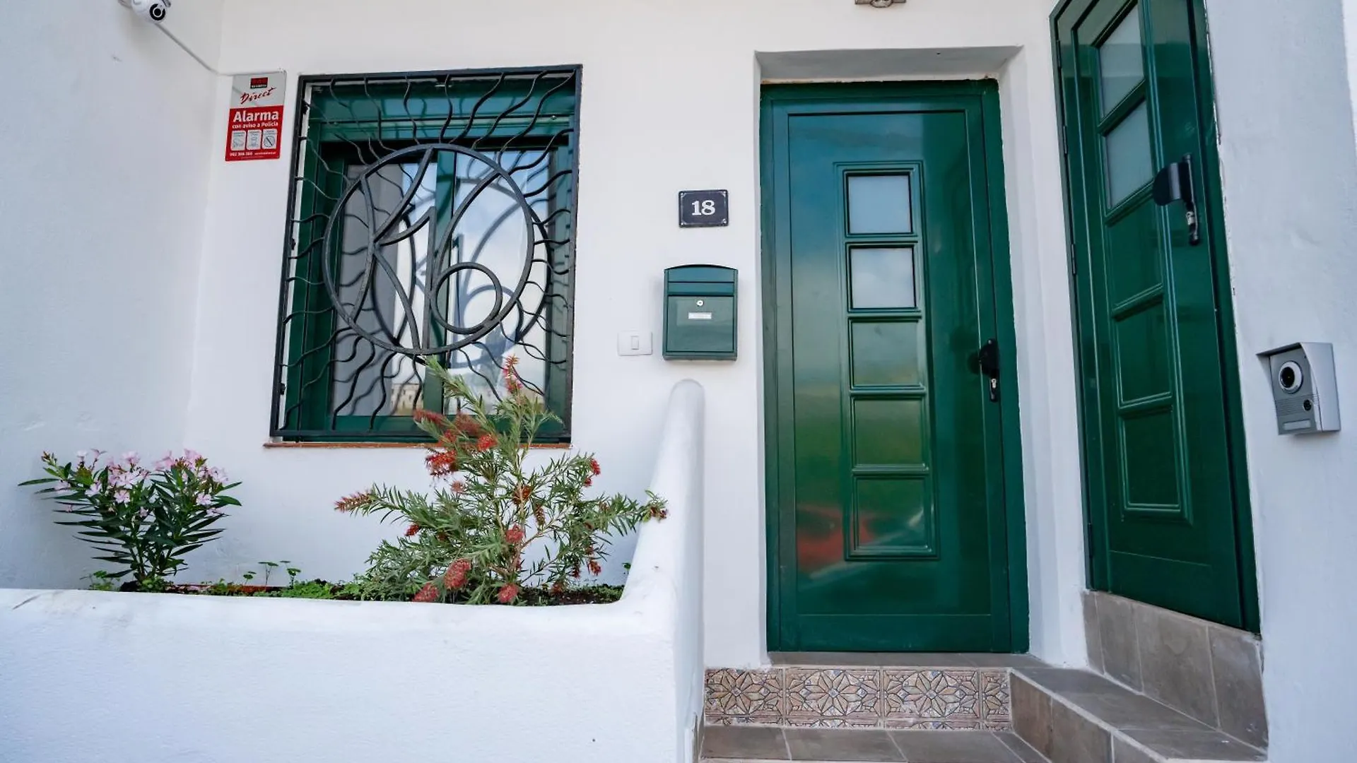 Casa Julio - Alcala Complete Coastal Retreat - Entire Apartment - 3 Min Walk From The Ocean - Shared Entrance With Host Gasthuis Alcalá la Real