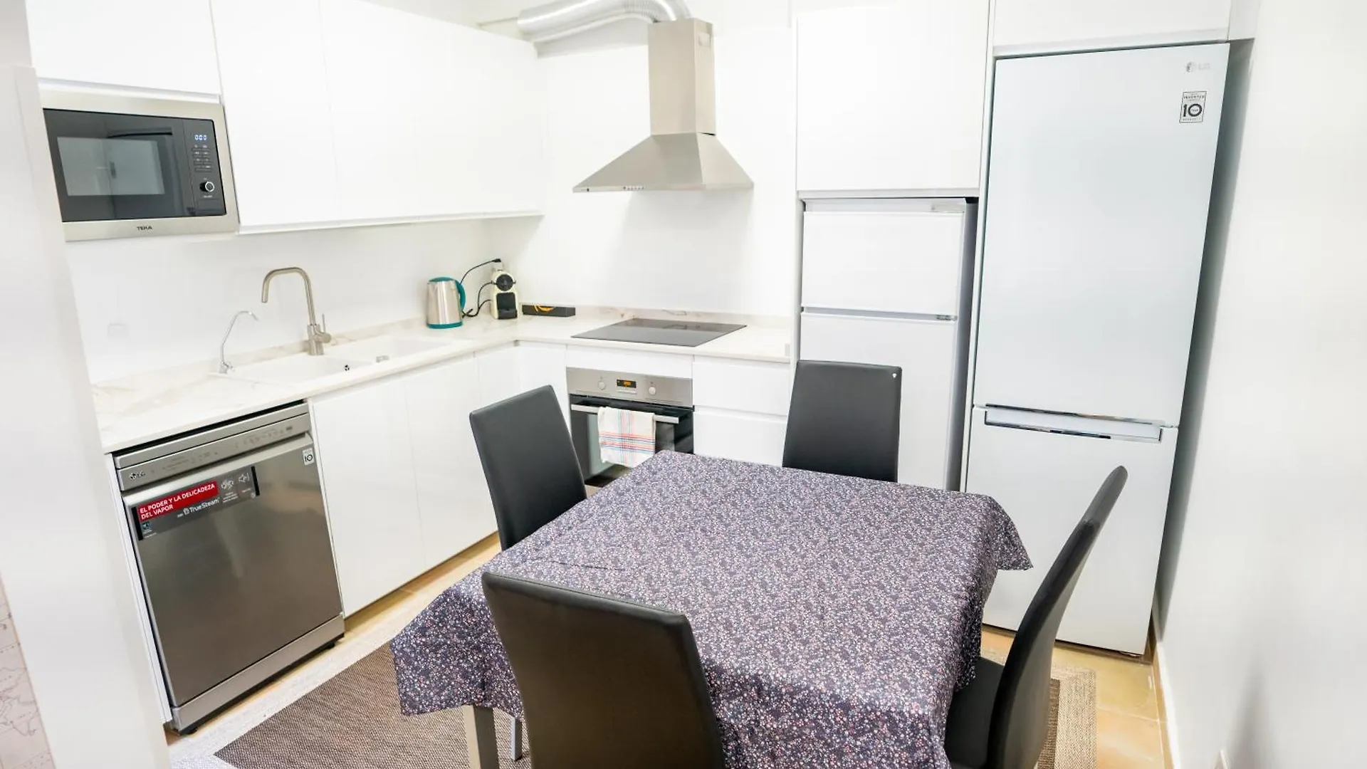 Casa Julio - Alcala Complete Coastal Retreat - Entire Apartment - 3 Min Walk From The Ocean - Shared Entrance With Host 0*, Alcalá la Real Spanje